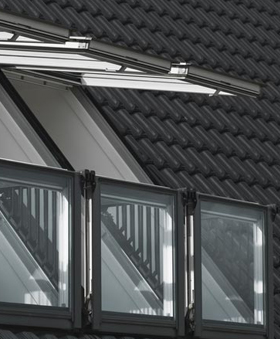 Plaatsing van nieuw speciale VELUX dakvensters